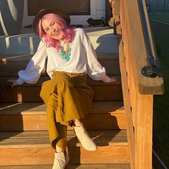 Meet your Posher, Ali - Picture 2 of 2